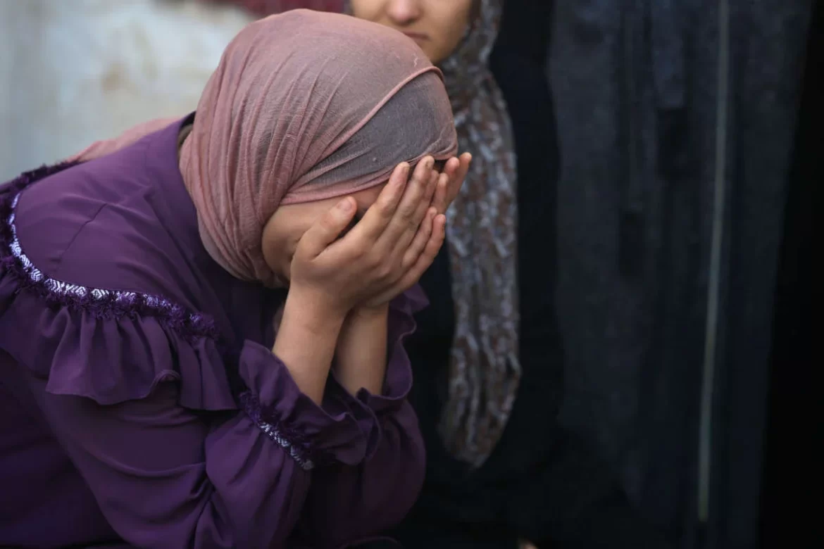 Gazan woman bids farewell to the body of her loved one